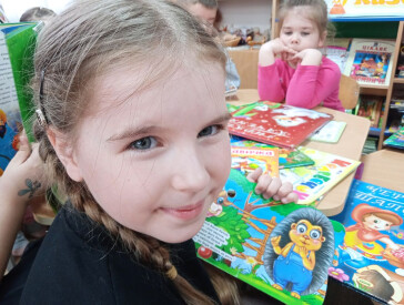 Крокує книжка до малят