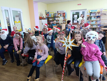 Чудова зимова книжкова атмосфера у бібліотеці