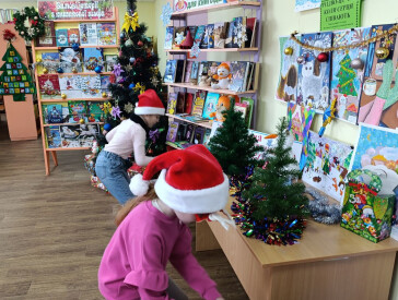 Чудова зимова книжкова атмосфера у бібліотеці