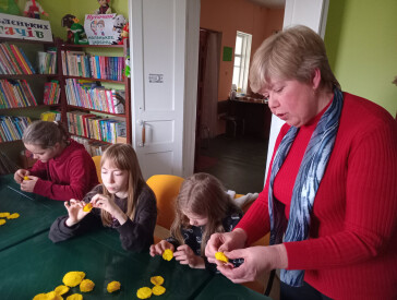 А герб прикрасили квітами