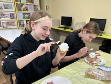 Свято творчості: як у бібліотеці декорували великодні пасочки