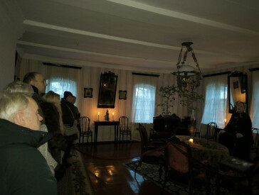 Костюмована екскурсія при свічках