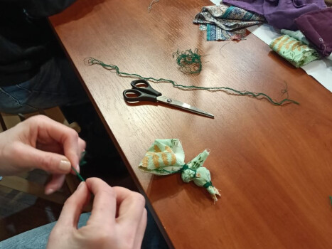 Майстер-клас із виготовлення зайчика-мотанки