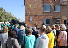  Меморіальна дошка нашому земляку Миколі Чепізі