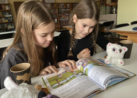 Теплі історії про кішок, дружбу й любов до читання