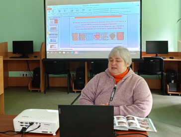 Багатство кольорів та орнаментів Віри Роїк