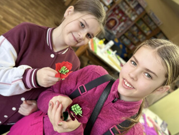 Квіти з любов’ю для українських жінок