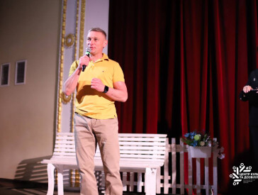 «Діти малюють двір мрії — а дорослі допомагають їм повірити в добро»