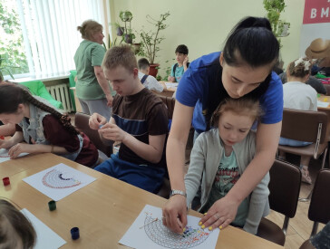 Кольоровий настрій у бібліотеці