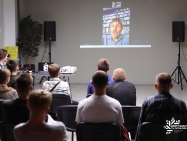 Напередодні Дня українського кіно у ЦКД спілкувалися з режисером «Порцелянової війни» Славою Леонтьєвим