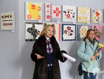 Мистецтво єдності: у ЦКД відкрилася виставка «Барви України»