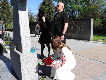 З нагоди Дня пам’яті та перемоги над нацизмом у Другій світовій війні у Полтаві поклали квіти