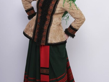 Натопили теплі груби, одяглися в кожухи