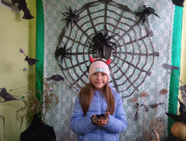 Як у бібліотеці на Дальніх Яківцях виготовляли з паперу символ Геловіну   