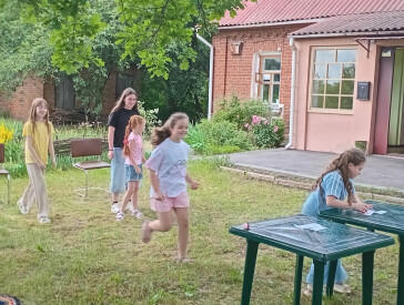 Книжкові пригоди на сонячній галявині