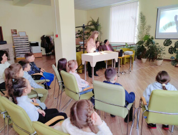 Ластівка на крилах весну принесла