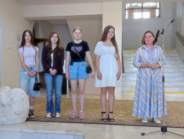 Презентація виставкового проєкту «Зграя»