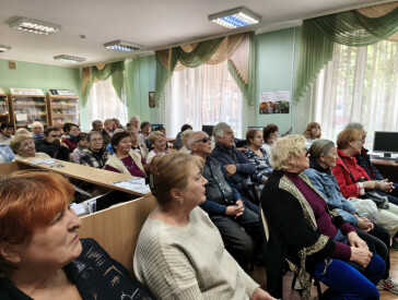 «Радощі осінньої пори»: творчий вечір у бібліотеці