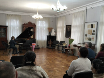 У Полтавському літературно-меморіальному музеї В.Г.Короленка відбувся теплий і натхненний музичний вечір, підготовлений учнями Богдана Стегнія