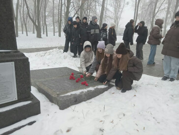 Вшанування пам’яті до 106 роковин смерті письменника біля могили Панаса Мирного