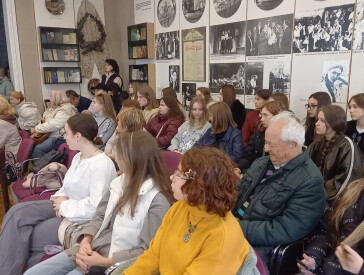 Презентація поетичної збірки «Леді з квітня»