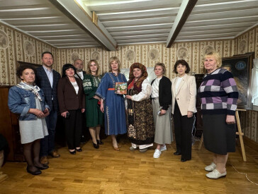 До 10-річчя відкриття пам'ятника Івану Мазепі у Полтаві провели лекцію-презентацію інформаційного проспекту