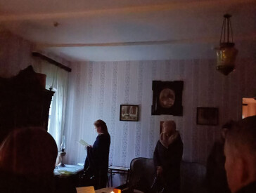 Костюмована різдвяна екскурсія при свічках