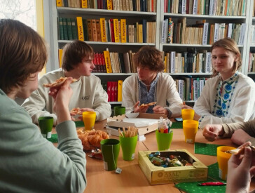 Колядки від друзів: справжнє свято у бібліотеці