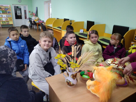 Королева Осінь всіх до столу просить