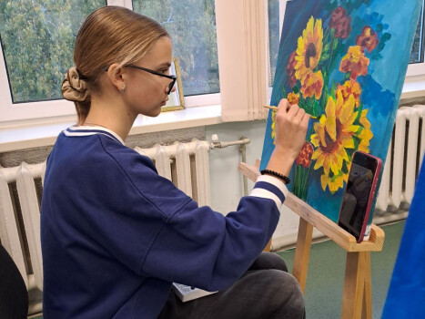 Робота учениці ПДХШ імені Святослава Пашинського подарована меру французького міста