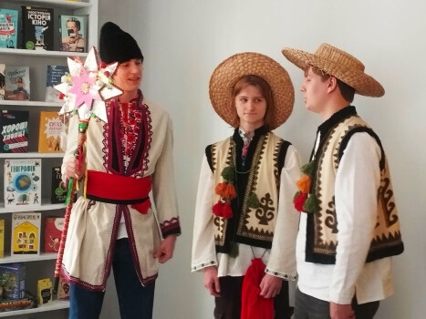 Колядки від друзів: справжнє свято у бібліотеці