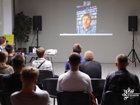 Напередодні Дня українського кіно у ЦКД спілкувалися з режисером «Порцелянової війни» Славою Леонтьєвим