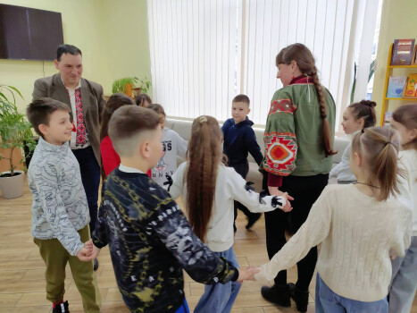 Ластівка на крилах весну принесла