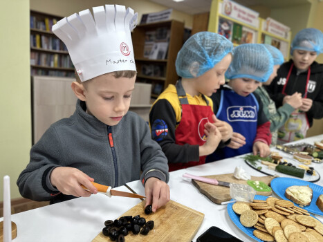 Кулінарний двобій у бібліотеці: смачно, весело, креативно