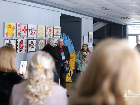 Мистецтво єдності: у ЦКД відкрилася виставка «Барви України»