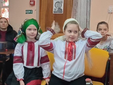 На гостини до хустини